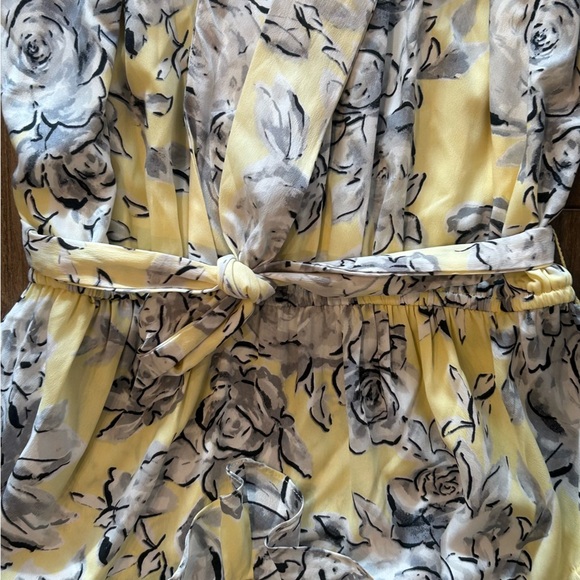 Motherhood Yellow and Gray Floral Maternity Dress Small 💛 - Picture 4 of 10